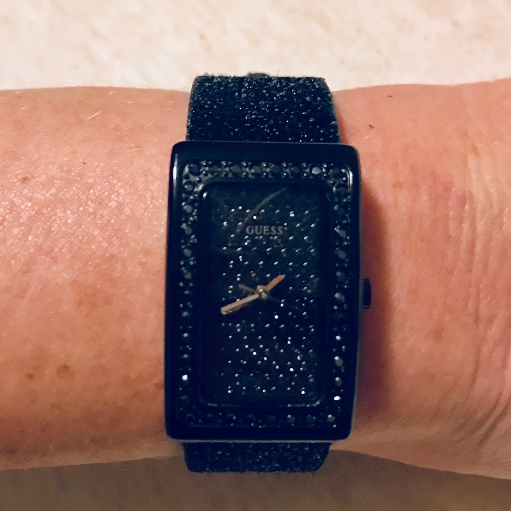 Guess watch, comes with bag and lifetime warranty